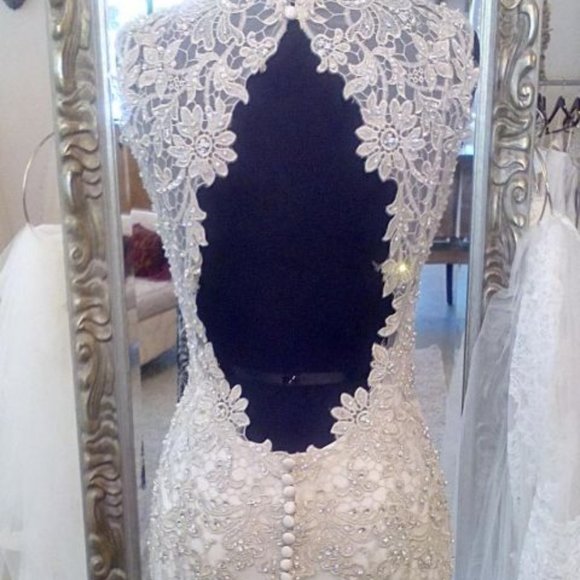New Wedding Dress, Allure Couture Vintage Lace, BLING Small Size 8, Sexy Fitted - Picture 3 of 16